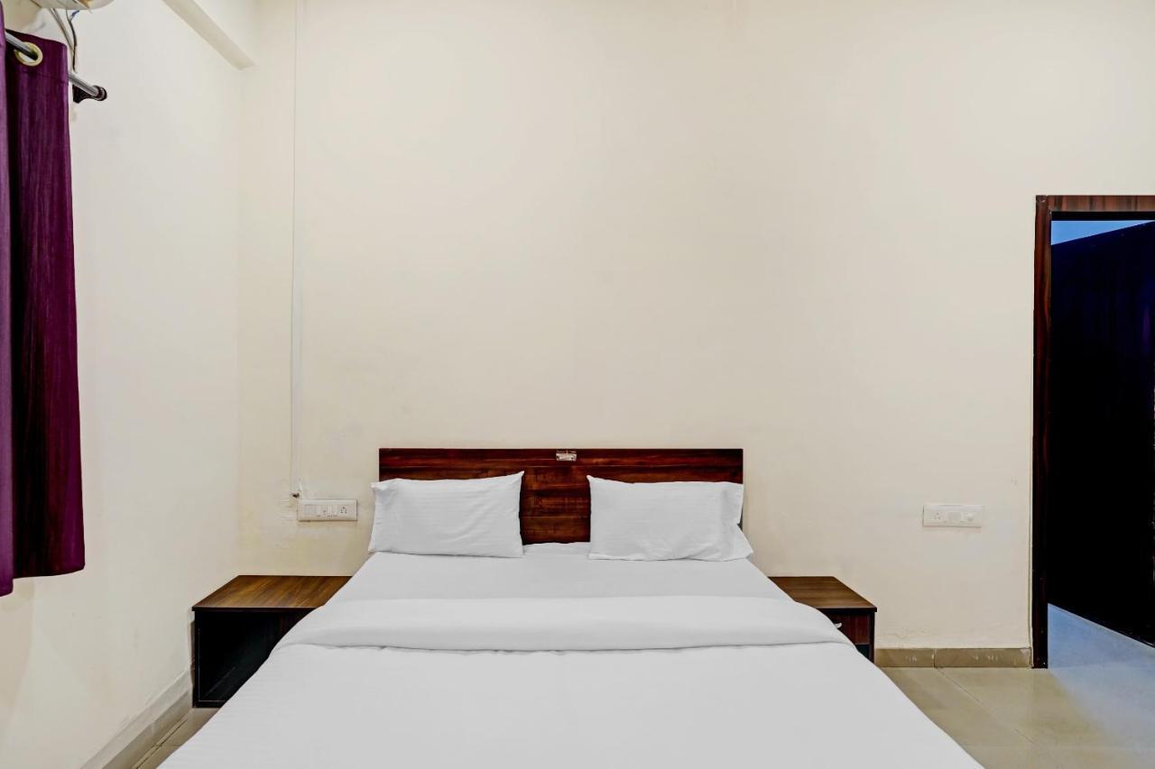 Amba Executive An Apartment Hotel Mundhva 外观 照片
